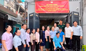 TP Hồ Chí Minh bàn giao nhà tình thương cho các hộ nghèo dịp đại lễ 30/4