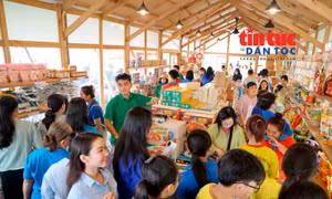 Ấm áp ‘Ngày hội đồng hành cùng thanh niên công nhân TP Hồ Chí Minh’