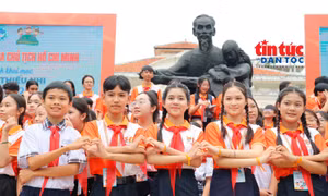 Khai mạc Liên hoan thiếu nhi Việt Nam - Lào - Campuchia