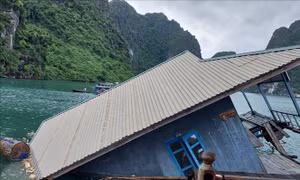 Khu Bảo tồn lớp học làng chài trên Vịnh Hạ Long bị chìm do xuống cấp