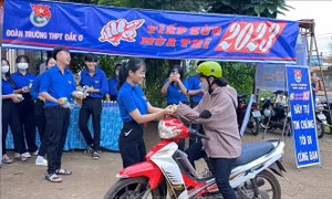Kịp thời hỗ trợ thí sinh có hoàn cảnh khó khăn ở Bù Gia Mập, Bình Phước