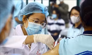Tình hình COVID-19 ngày 7/12: Tăng cường biện pháp phòng chống dịch trước nguy cơ biến chủng Omicron xâm nhập