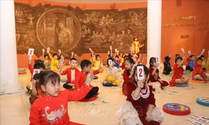 'Trạng nguyên' nhỏ tuổi tìm hiểu lịch sử Xứ Đông