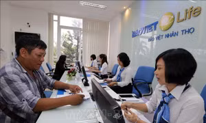 Vẫn cần chế tài mạnh tay để xử lý tình trạng 'ép' mua bảo hiểm khi vay vốn