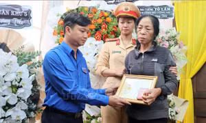Vụ tấn công tại Đắk Lắk: Trao tặng và truy tặng Huy hiệu 'Tuổi trẻ dũng cảm' cho 5 cán bộ, chiến sĩ Công an