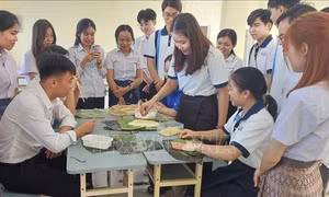 Sinh viên Lào tại Kon Tum đón Tết Nguyên đán