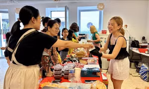 Tưng bừng ngày hội văn hóa và nông sản Việt Nam tại Paris (Pháp)