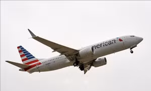 Máy bay của American Airlines phải chuyển hướng do hành khách gây rối