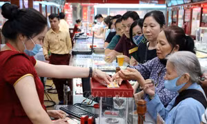 Giá vàng lập đỉnh mới: Lượng giao dịch mua bán có xu hướng tăng 