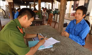 Khởi tố đối tượng dùng xăng đốt 3 người vì ghen tuông