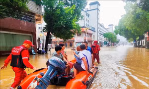 Khoảng 200.000 người phải sơ tán vì mưa lớn ở Trung Quốc
