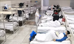 Trung Quốc điều robot khử trùng đến các bệnh viện tại Vũ Hán