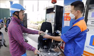 Đề xuất giảm tiếp 50% thuế bảo vệ môi trường với xăng dầu