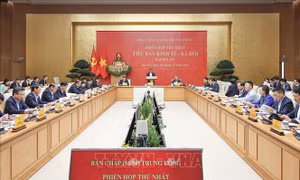 Thủ tướng chủ trì phiên họp Tiểu ban Kinh tế - Xã hội Đại hội XIV