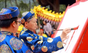 Khai bút Xuân Giáp Thìn: Tôn vinh, tri ân thầy giáo Chu Văn An