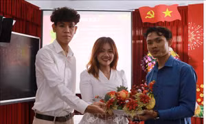 Sinh viên quốc tế thích thú tìm hiểu phong tục đón Tết cổ truyền của Việt Nam