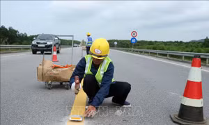 Khẩn trương lắp đặt bổ sung hệ thống an toàn trên cao tốc Cam Lộ - La Sơn
