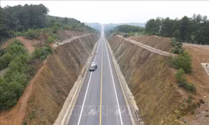 Cao tốc Cam Lộ - La Sơn vẫn chưa hoàn thành nhiều hạng mục dù đã đến hạn