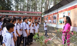 Trưng bày 100 bức ảnh đẹp về thân thế và sự nghiệp Chủ tịch Tôn Đức Thắng