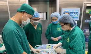 Phẫu thuật 'kép' mổ lấy thai và xử trí viêm ruột thừa cứu sống hai mẹ con