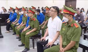 Vụ sách giả: Đủ căn cứ buộc tội cựu Phó Cục trưởng Cục Quản lý thị trường Trần Hùng