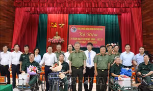 Bộ trưởng Bộ Công an thăm Trung tâm điều dưỡng thương binh Thuận Thành