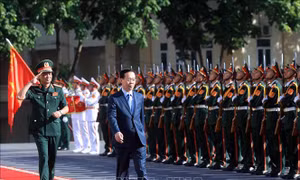 Chủ tịch nước kiểm tra công tác sẵn sàng chiến đấu và làm việc với Bộ Tư lệnh Quân khu 2