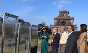 Triển lãm 'Kinh thành Huế - dấu xưa còn lại' công bố gần 100 tài liệu mới