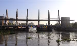 Vận hành cống âu thuyền kiểm soát, ngăn mặn