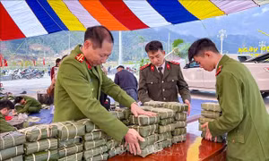 Người nghèo huyện biên giới Nậm Pồ vui đón Xuân mới