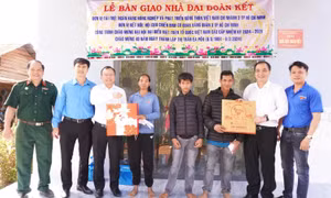 Agribank Chi nhánh 3 mang niềm vui đến cho hộ nghèo đón Tết