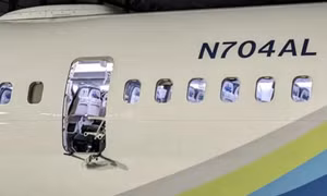Bộ Tư pháp Mỹ điều tra hình sự về sự cố bung cửa máy bay của Alaska Airlines