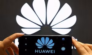 Huawei đã phòng sẵn ‘vũ khí’, không hề hấn trước đòn thuế quan từ Mỹ
