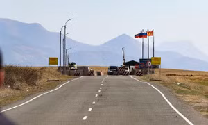 Azerbaijan chặn huyết mạch nối Nagorno-Karabakh với Armenia