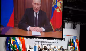 Tổng thống Putin: BRICS sẽ hùng mạnh hơn G7 và phi đô la hóa là không thể đảo ngược
