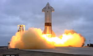 Xem tàu vũ trụ SpaceX hạ cánh thành công sau 4 lần nổ tung