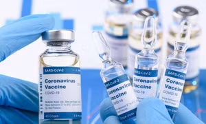 Cô gái bị tiêm nhầm 6 mũi vaccine COVID-19 'vẫn khoẻ mạnh'