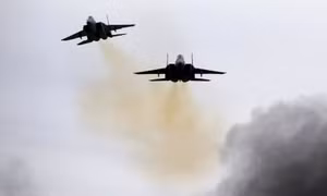 Máy bay Israel dội tên lửa xuống các vị trí quân sự tại Hama, Syria