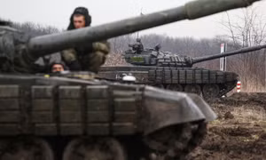 Nga gây áp lực trên khắp tiền tuyến với Ukraine, có nơi quân số đông gấp 10 lần