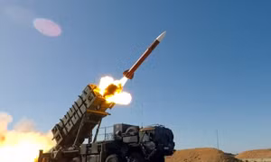 Lý do Mỹ coi tên lửa phòng không gửi cho Israel và Ukraine như 'táo' và 'cam'