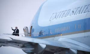 Rộ tranh cãi việc Tổng thống Trump nhận quà xa xỉ từ Qatar làm chuyên cơ Không lực Một