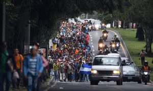 'Caravan nhập cư' áp sát biên giới Mỹ: ‘Viên đạn bạc’ của Tổng thống Trump?