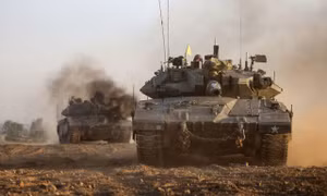 Hàng chục xe tăng Israel tiến vào Nam Gaza; Hamas bắn tên lửa vào miền Trung Israel