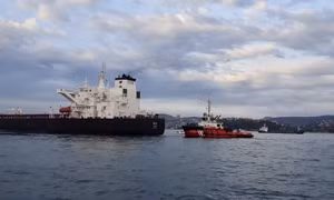 Tàu chở dầu khổng lồ mất lái, eo biển Bosphorus ngừng hoạt động