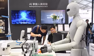 'Tín đồ' công nghệ toàn cầu đổ về Trung Quốc học cách làm AI, robot