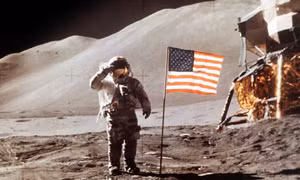 Nhận lệnh gấp rút đưa người Mỹ trở lại Mặt trăng, NASA gặp khó