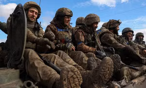 Ukraine triển khai 40.000 quân áp sát chiến tuyến ở Donbass