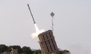 Mỹ cam kết tái thiết Gaza, nạp tên lửa cho “Vòm Sắt”