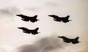 Bloomberg: Những chiếc F-16 đầu tiên đã đến Ukraine giữa lo ngại về phi công vận hành