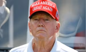 Tổng thống Biden rút lui, đảng Dân chủ lập tức chê ông Trump quá già